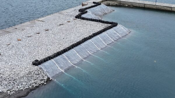 令和6年度川内港(唐浜地区)岸壁(-12m)裏込工事